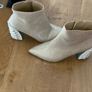 Betsy Johnson sparkle pearl boots sz 8 worn once